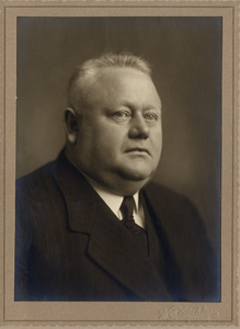 129704 Portret van Johannes Josephus (Jan) Jongerius, geboren Jutphaas 1888, directeur van de N.V. Jan Jongerius, ...